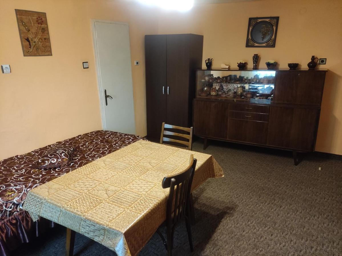 Holiday Home Lyubovo Gabrovo Extérieur photo